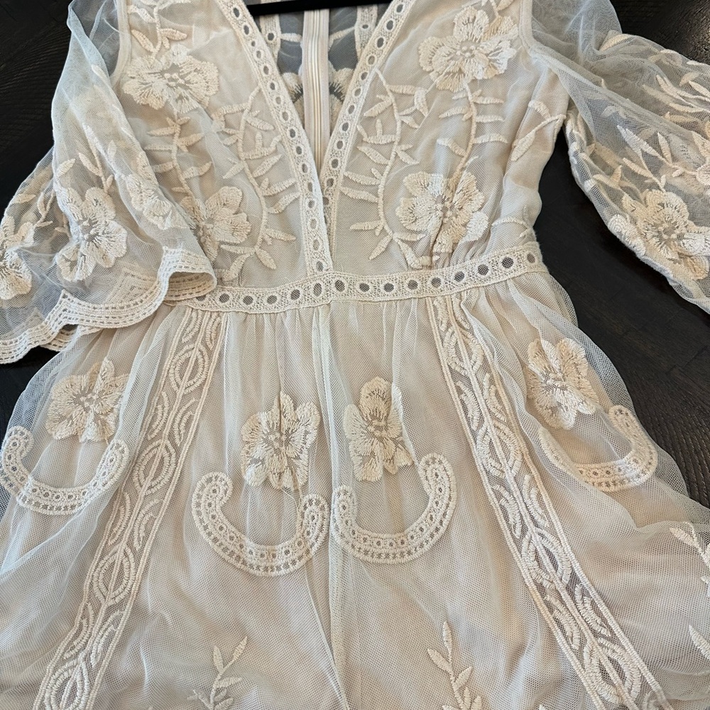 Wishlist Romper ❤️Gorgeous Cream Floral Lace